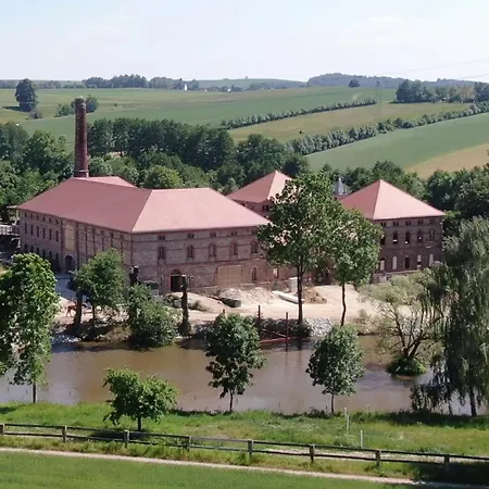 Hexenburgbeidresden Mit Sonnenterrasse, Alkovenbett, Wohn- Und Essbereich, Fussbodenheizung Und Klimaanlage, Decke * Großharthau