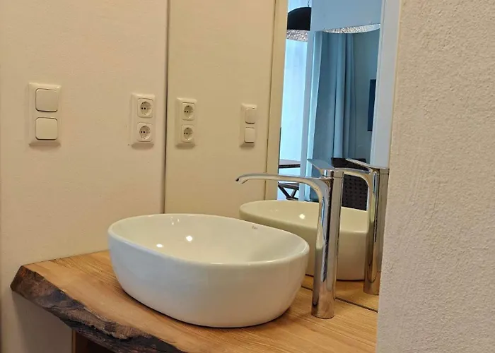 Hexenburgbeidresden Mit Sonnenterrasse, Alkovenbett, Wohn- Und Essbereich, Fussbodenheizung Und Klimaanlage, Decke Großharthau